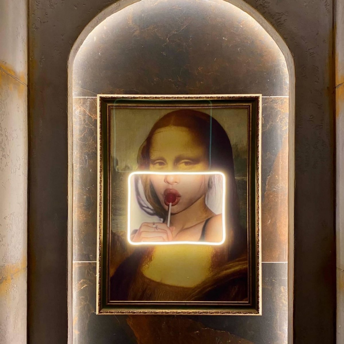 Mona Lisa and Lollipop - Artchi